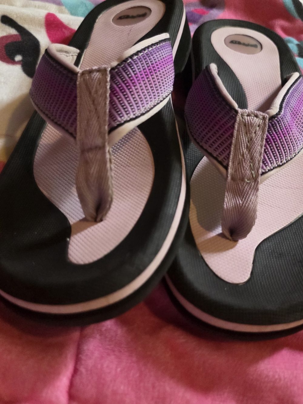 RAFTERS Woman's purple thong sandals sz7